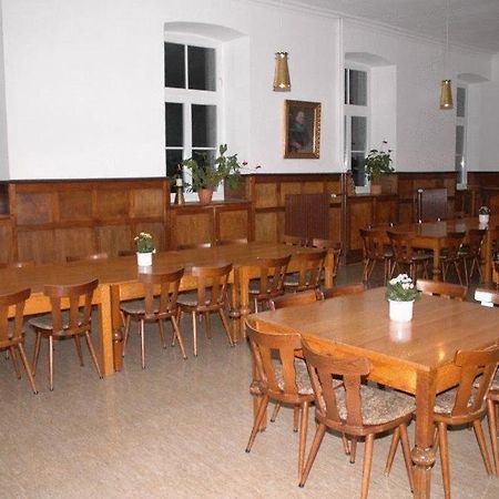 Nikolauskloster Jüchen Exteriör bild
